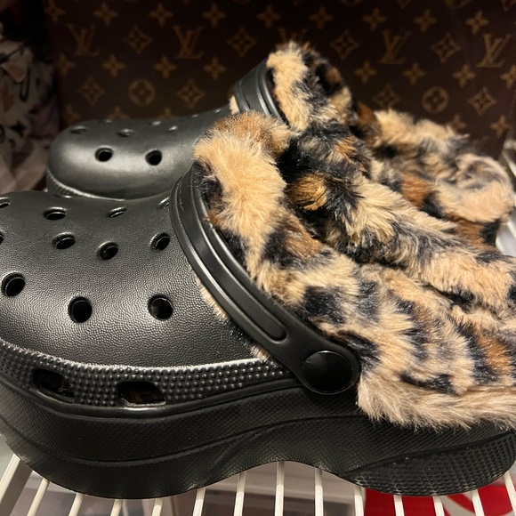 Non Crocs - Picture 3 of 5